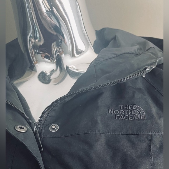 ⭐️ Host Pick ⭐️ THE NORTH FACE LANEY TRENCH II COAT - Picture 4 of 9